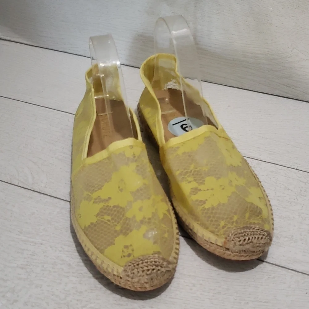Schutz 9 yellow lace flats loafers espadrilles